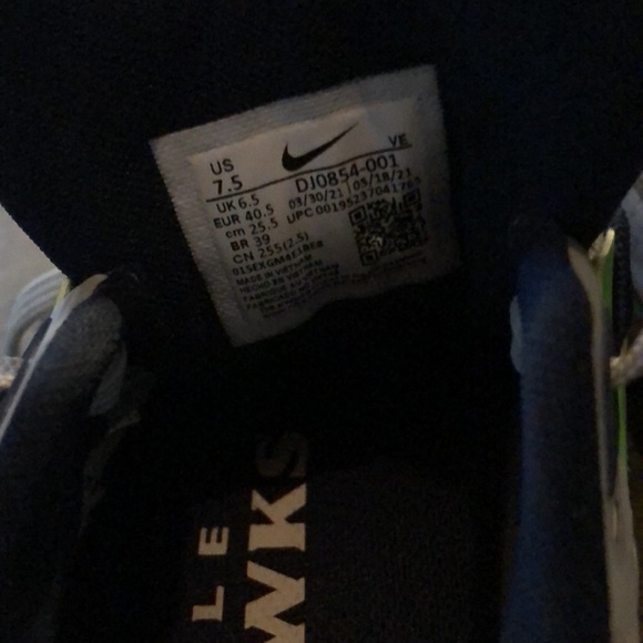 Men’s Nike Air Zoom Pegasus 38’s Seattle Seahawk Edition size 7.5 shoes!! - Picture 6 of 10